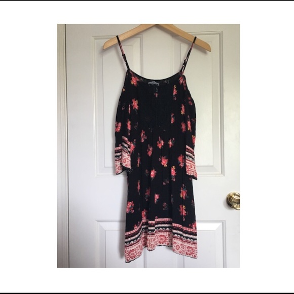 Sun dress with cold shoulder sleeves - Picture 1 of 1